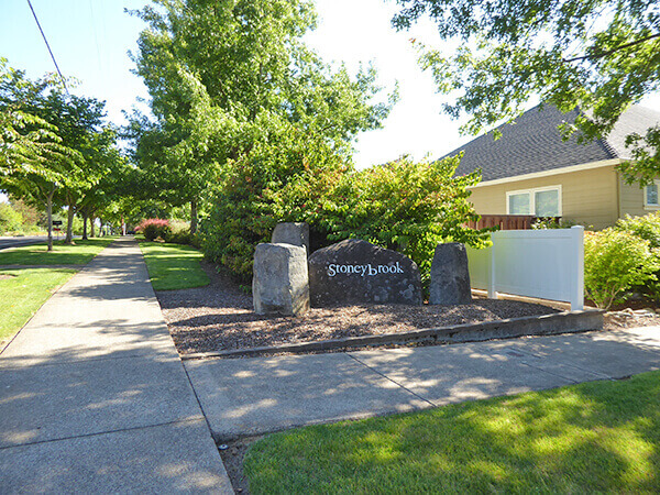 Landscaped Stoneybrook